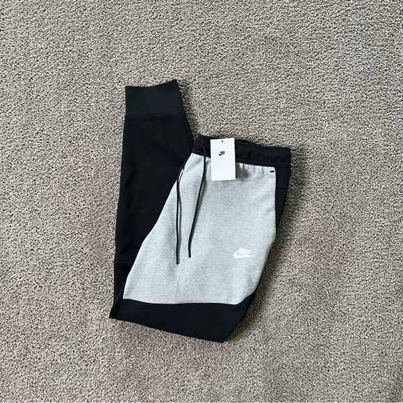 Nike Sportswear Tech Fleece Joggers Men's Size XL - Picture 1 of 13